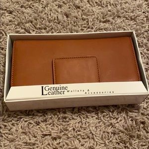 GENUINE LEATHER BROWN WALLET! NEVER BEEN USED +BOX